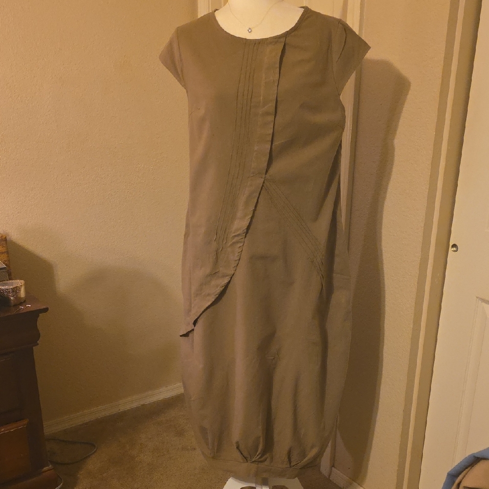 Chic Fashionable Tan Dress w/ Pockets